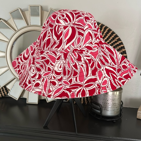 Lands' End Accessories - Lands End red pattern floppy beach hat 🏖️